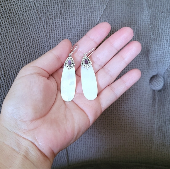 Annika Witt Teardrop💧 Shaped Mother of Pearl Earrings - NIB - Picture 3 of 14